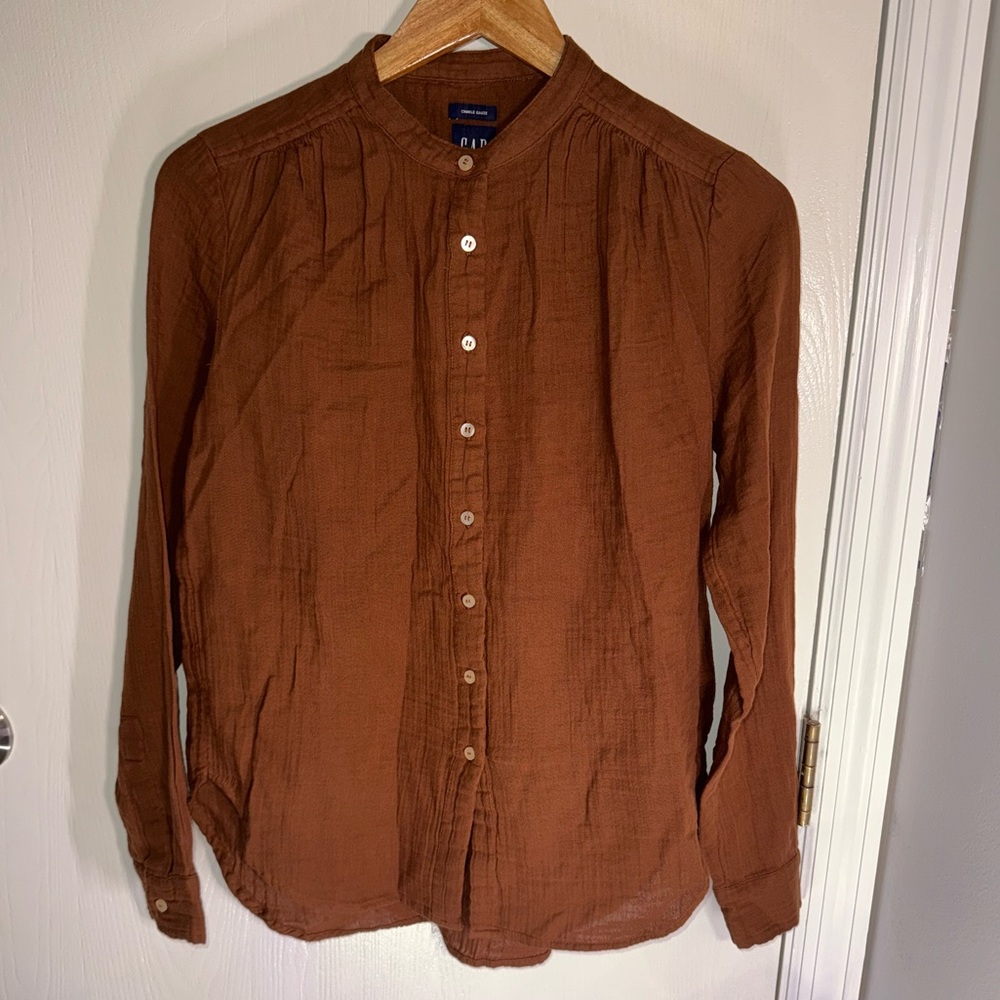 NWT Gap Chocolate Crinkle Gauze Button Down - XS